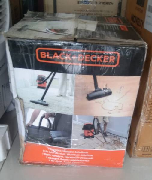 Vacuum Cleaner - Black + Decker