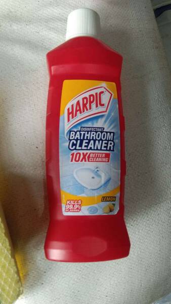 Bathroom Cleaner Liquid - Harpic