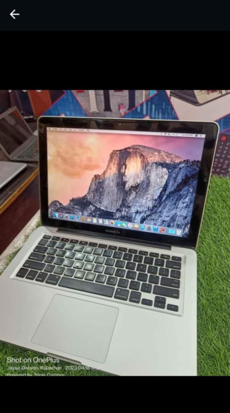 Laptop - Apple