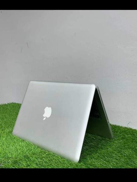 Laptop - Apple