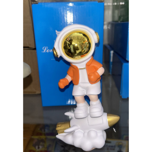 Showpiece Statue - Generic