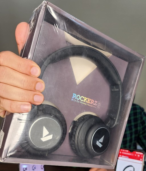 Headphone image 3